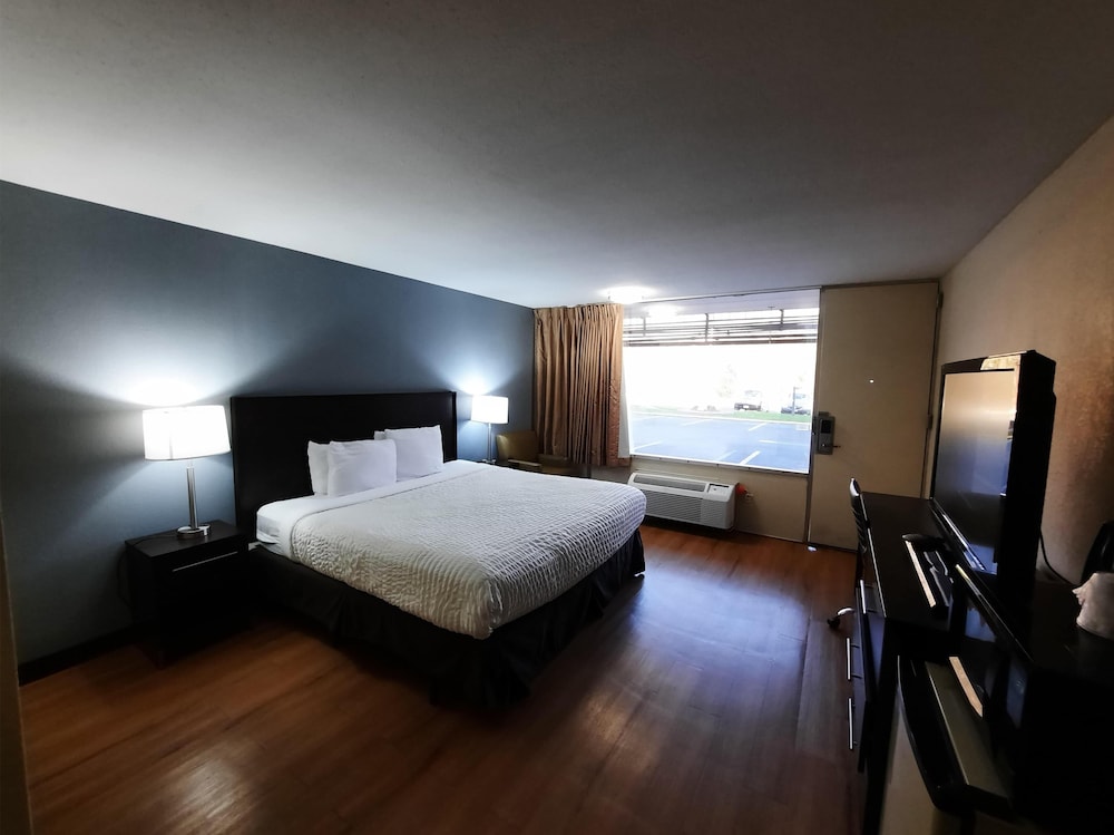 Americas Best Value Inn Moline 27/41
