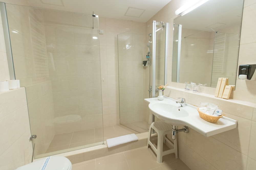 New City Hotel and Restaurant Nis 56/56