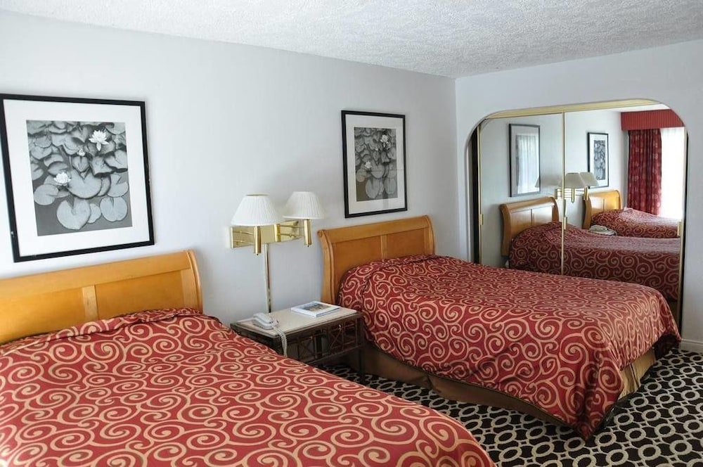 Delos Reyes Palm Springs 49/63