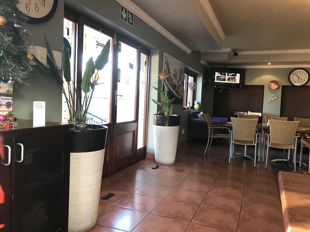 VJ's Guesthouse & Restaurant 3/16