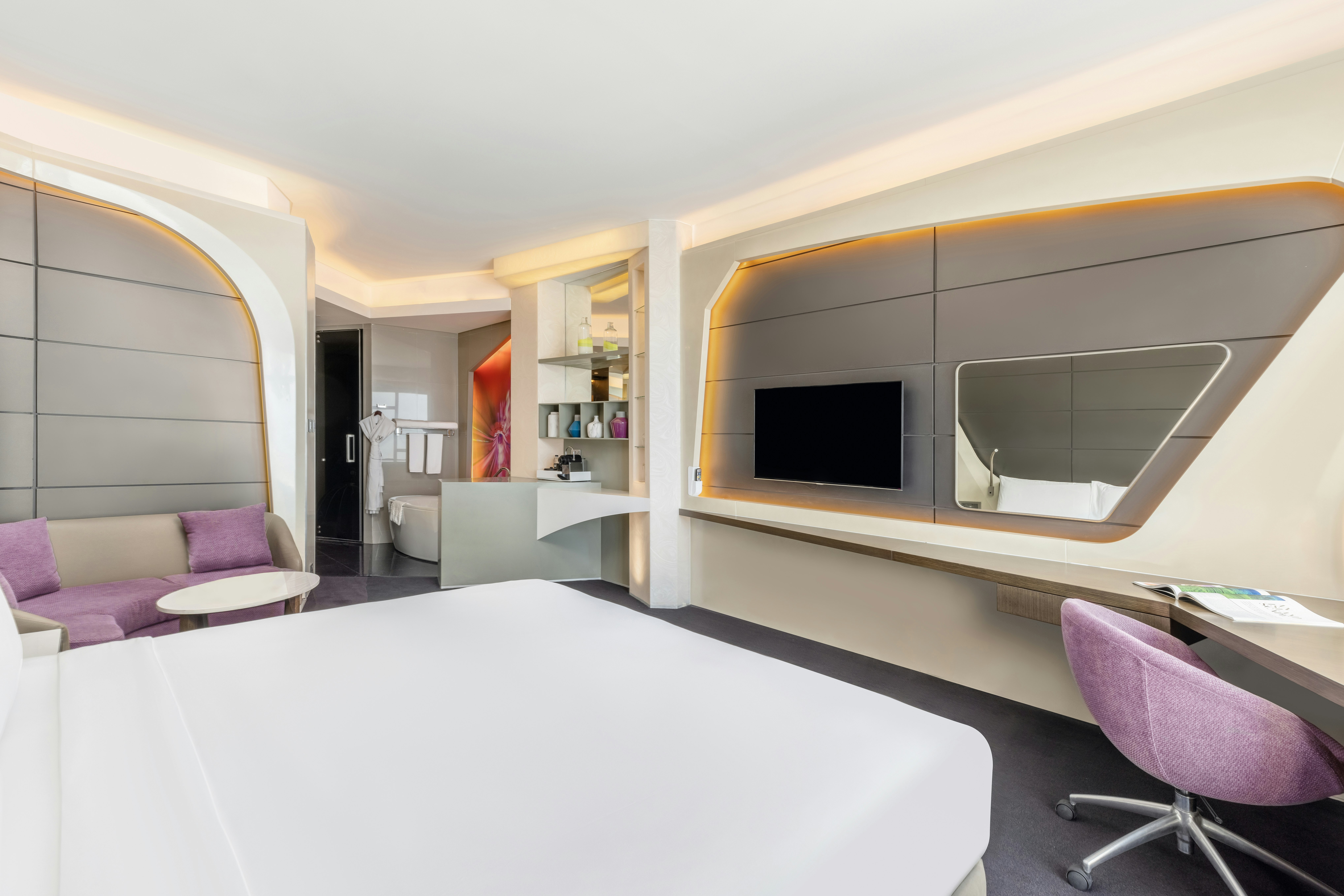 Very Deluxe, King Bed