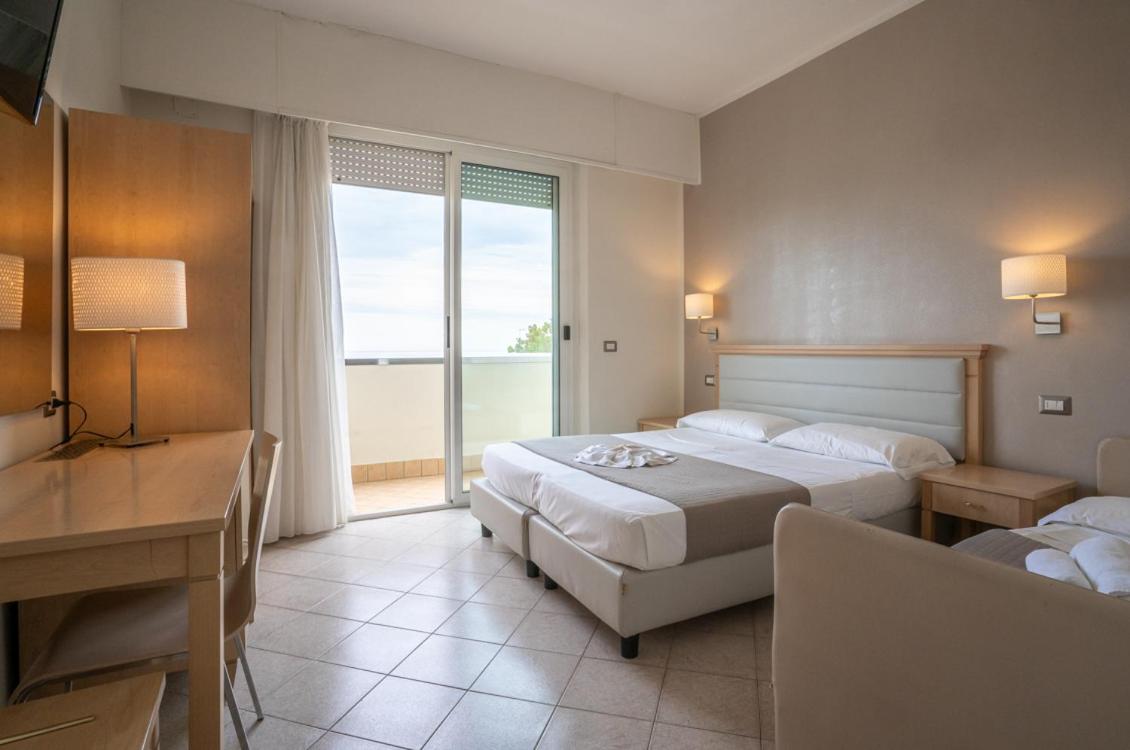 ROOM, QUADRUPLE, SEA VIEW