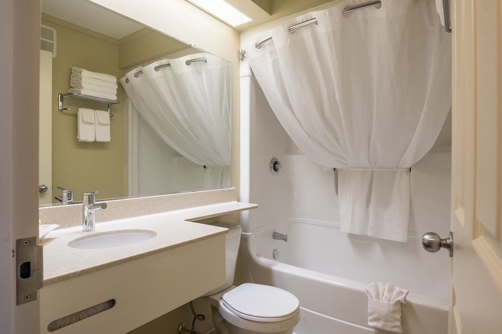 Amsterdam Inn & Suites Moncton 63/63