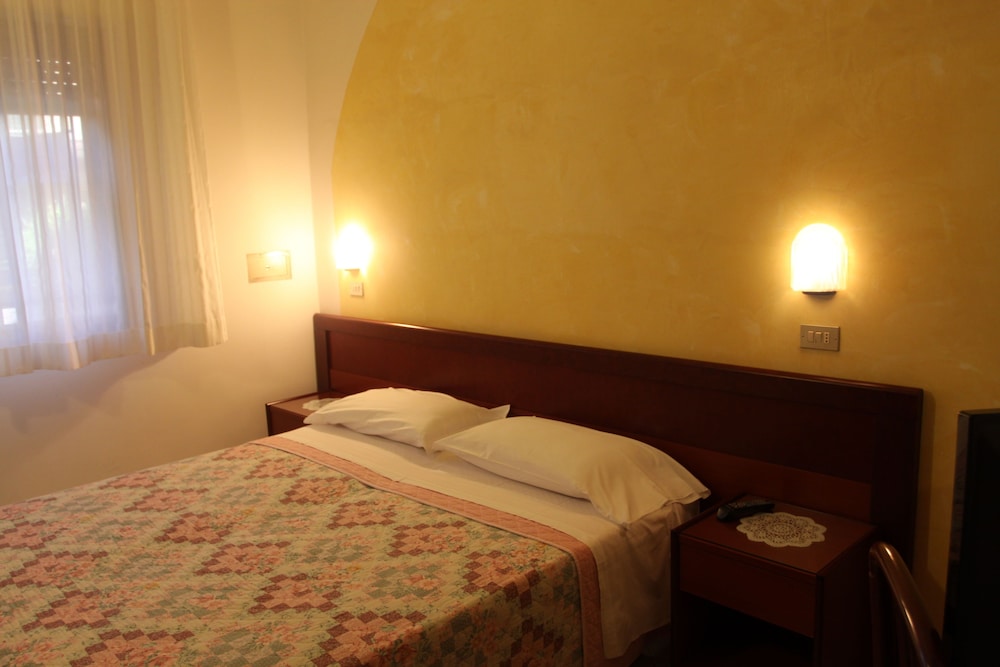 ECONOMY, DOUBLE BED