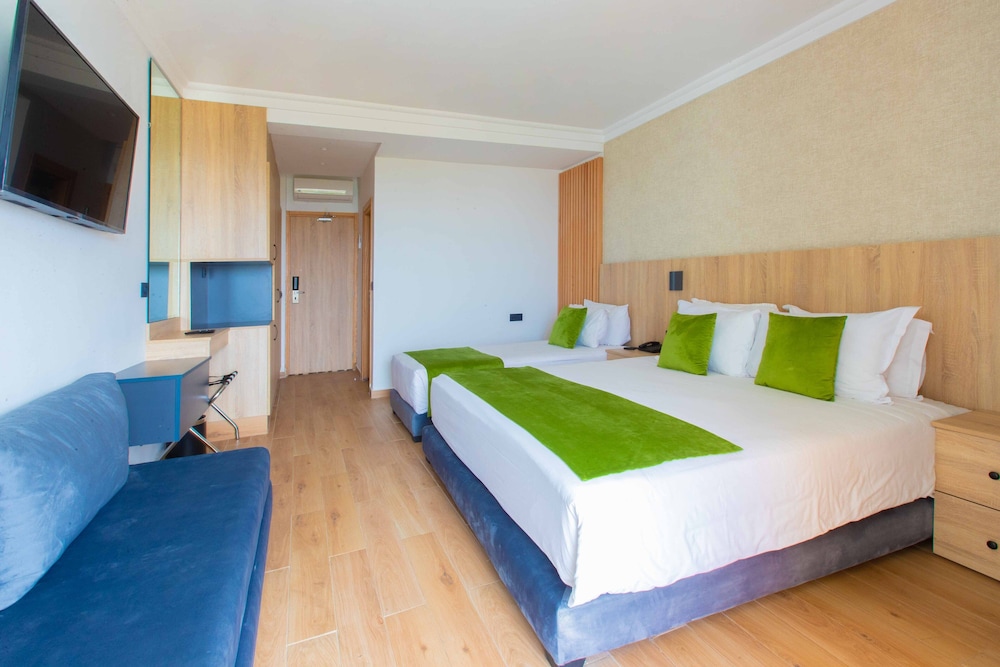 غرفة عائلية بسرير كوين وسرير فردي بإطلالة على الحديقة مع أريكة، Argana Hotel 5/10