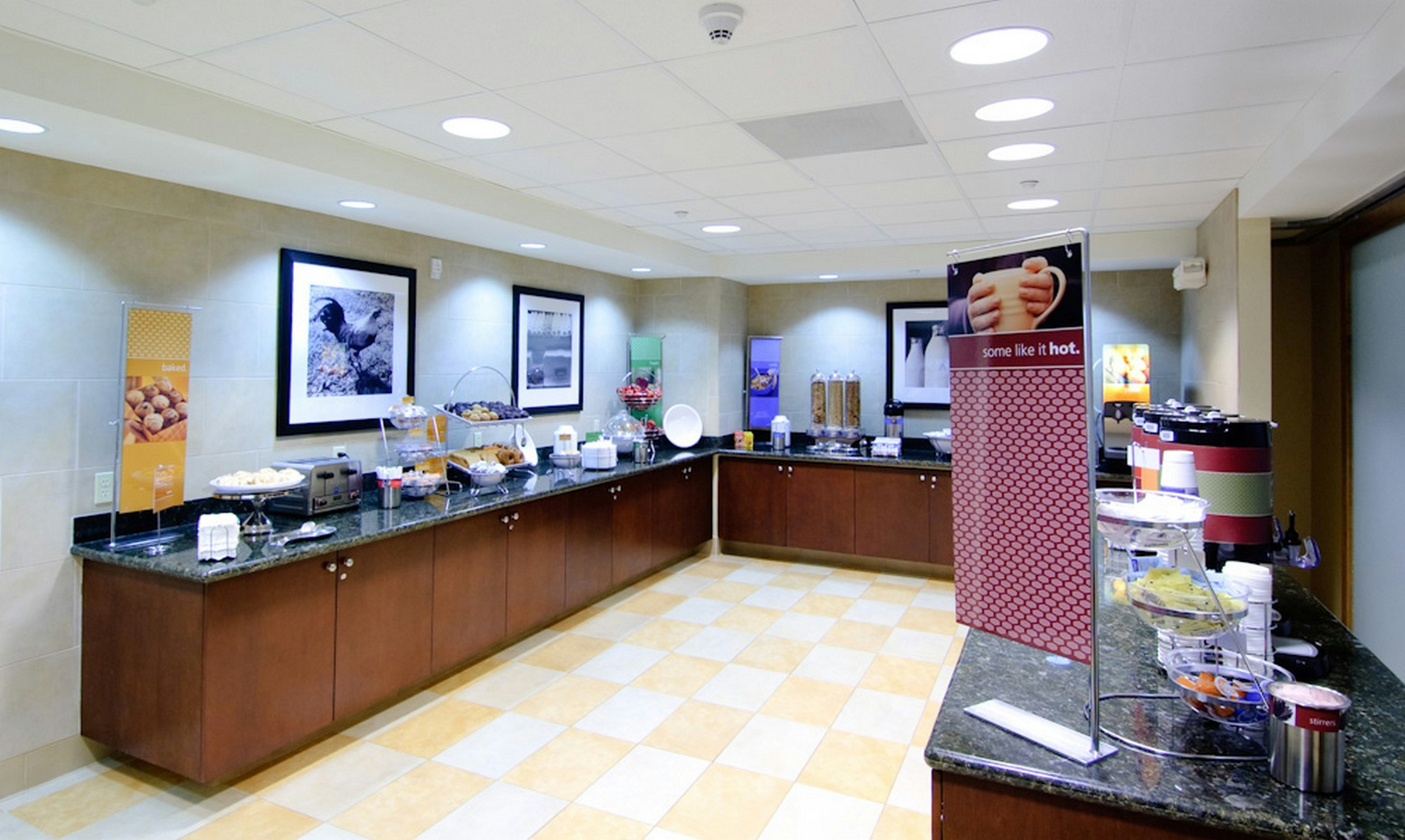 Hampton Inn And Suites Moreno Valley 13/63