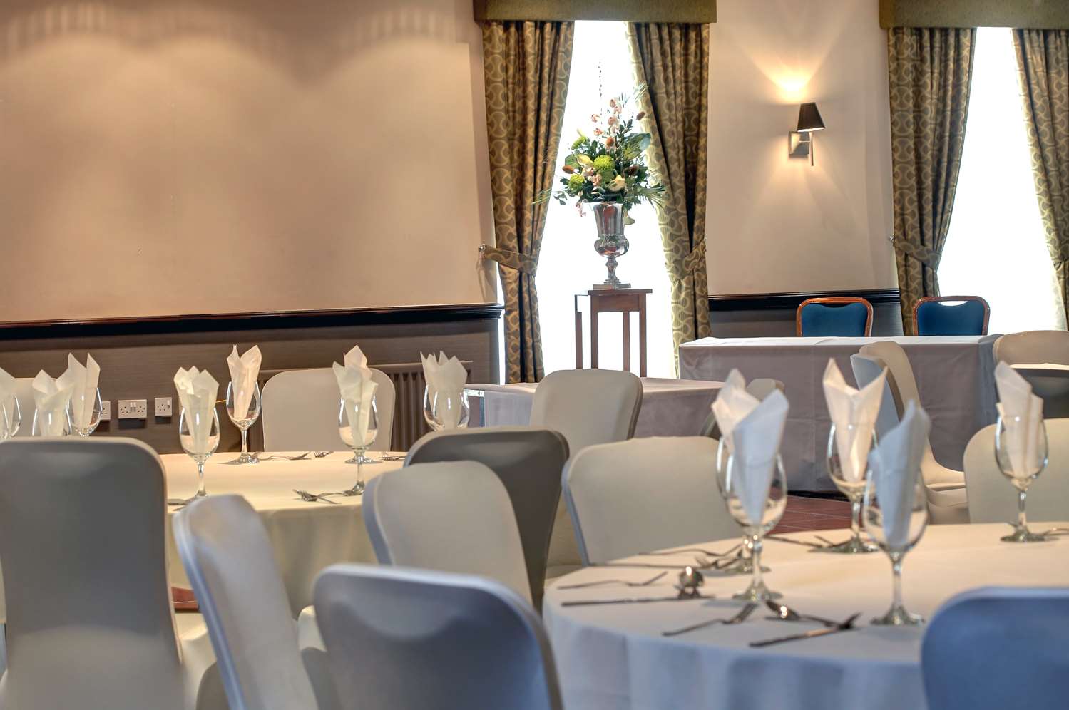 Burn Hall Hotel 30/52