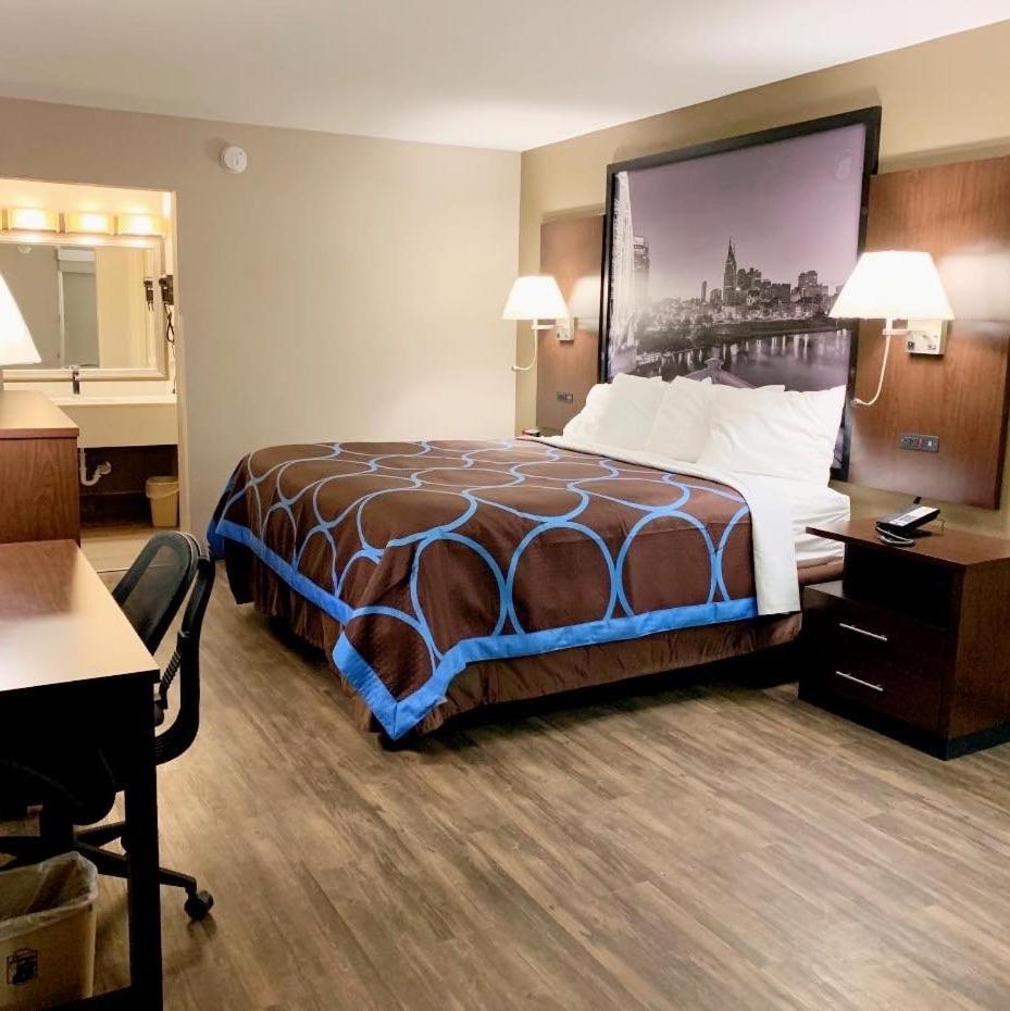 Super 8 By Wyndham Cookeville 8/23