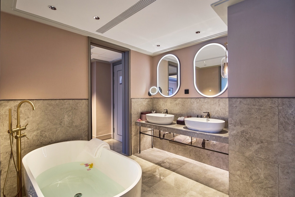 Mercure Yiwu International Trade City 32/32