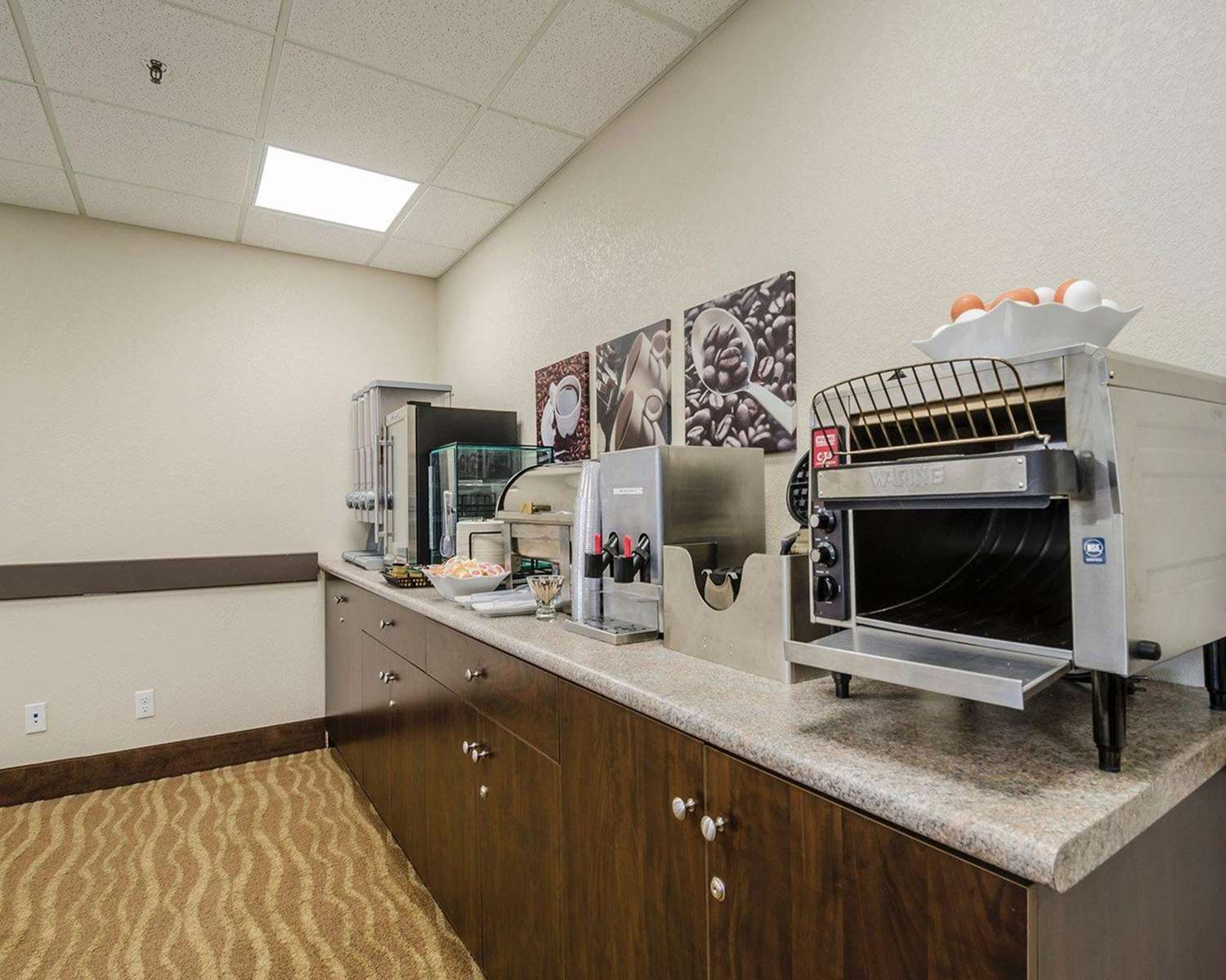 Travelodge Suites by Wyndham Estevan 10/15
