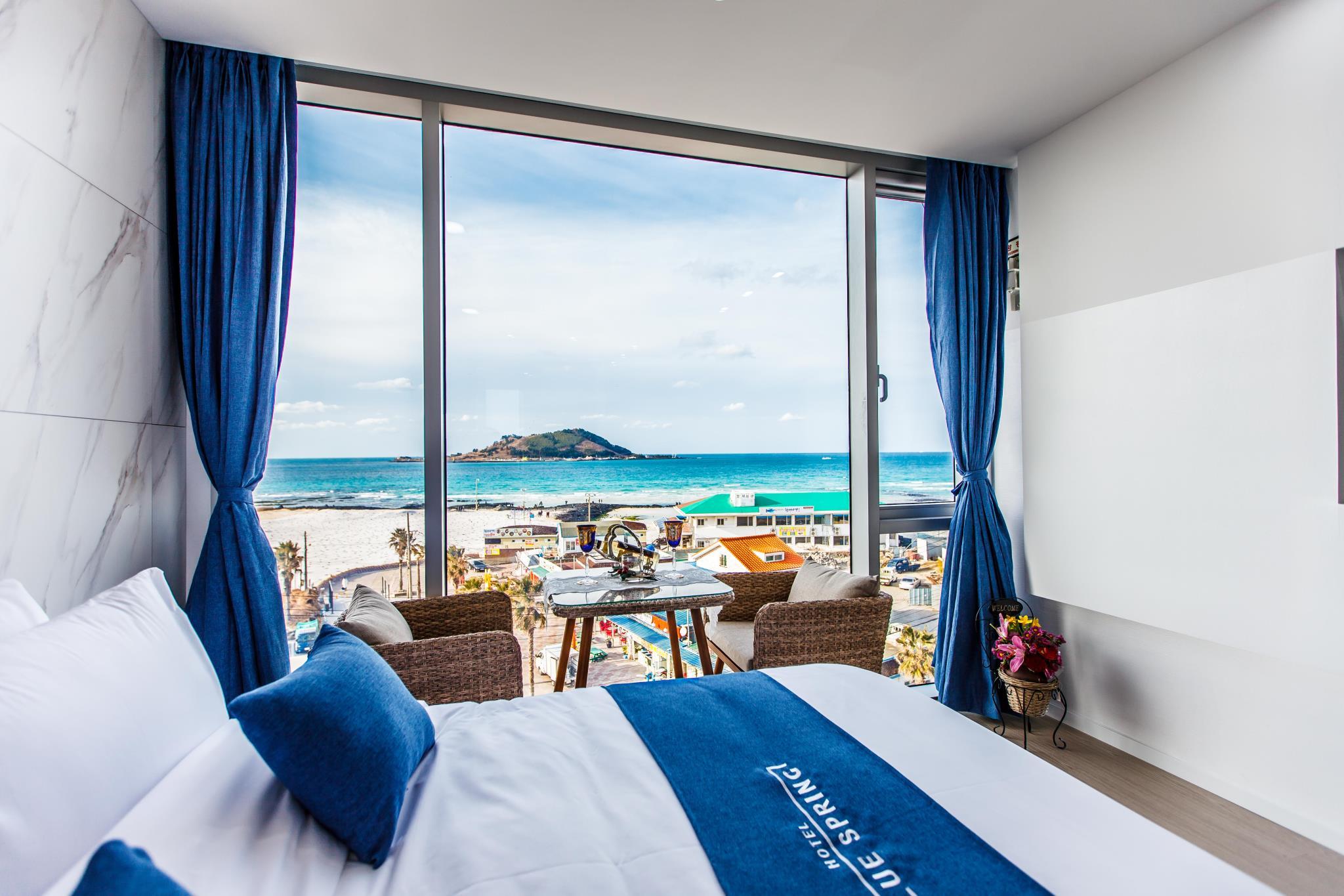DELUXE, TWIN BEDS
