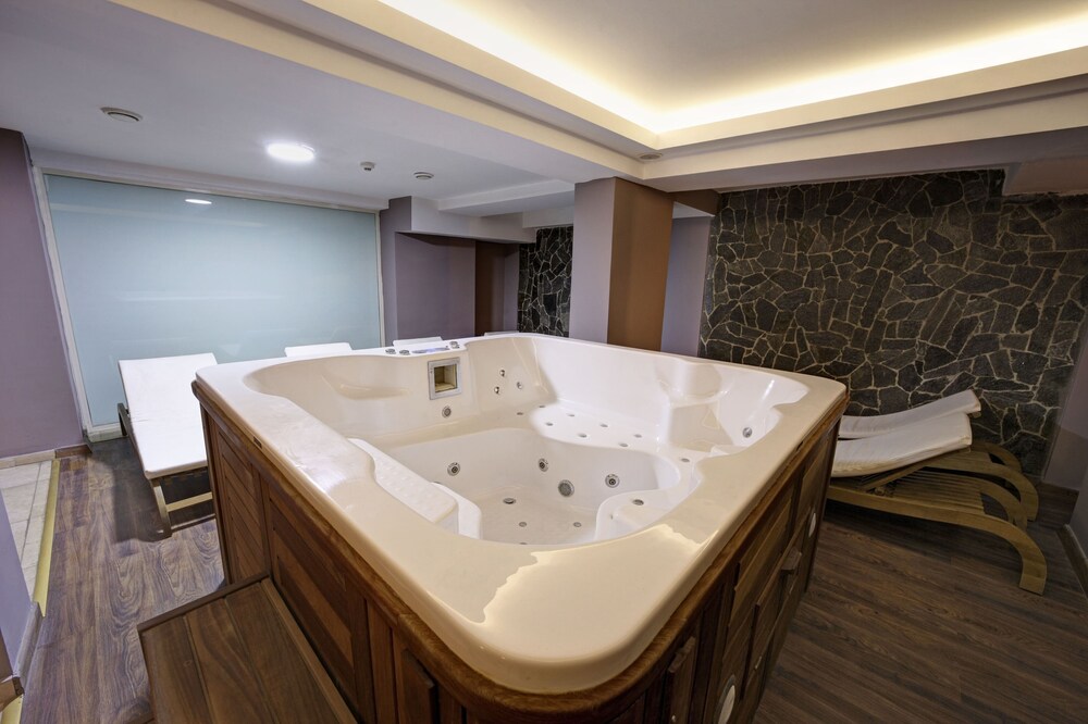 Stargate Hotel & Spa 49/50