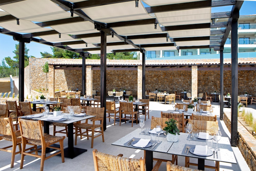 Zeus Eleva Ajul, a Registry Collection Hotel 68/83