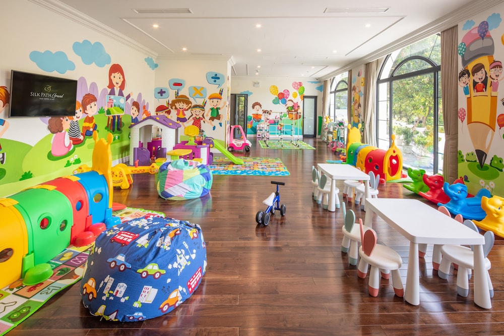 Silk Path Grand Hue Hotel 40/50