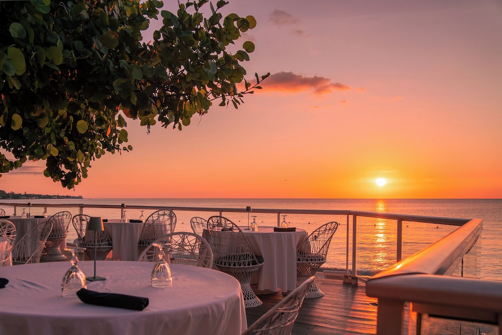 Travellers Beach Resort 57/61