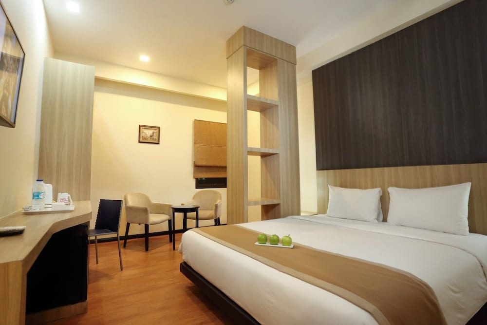 Grand, King Bed