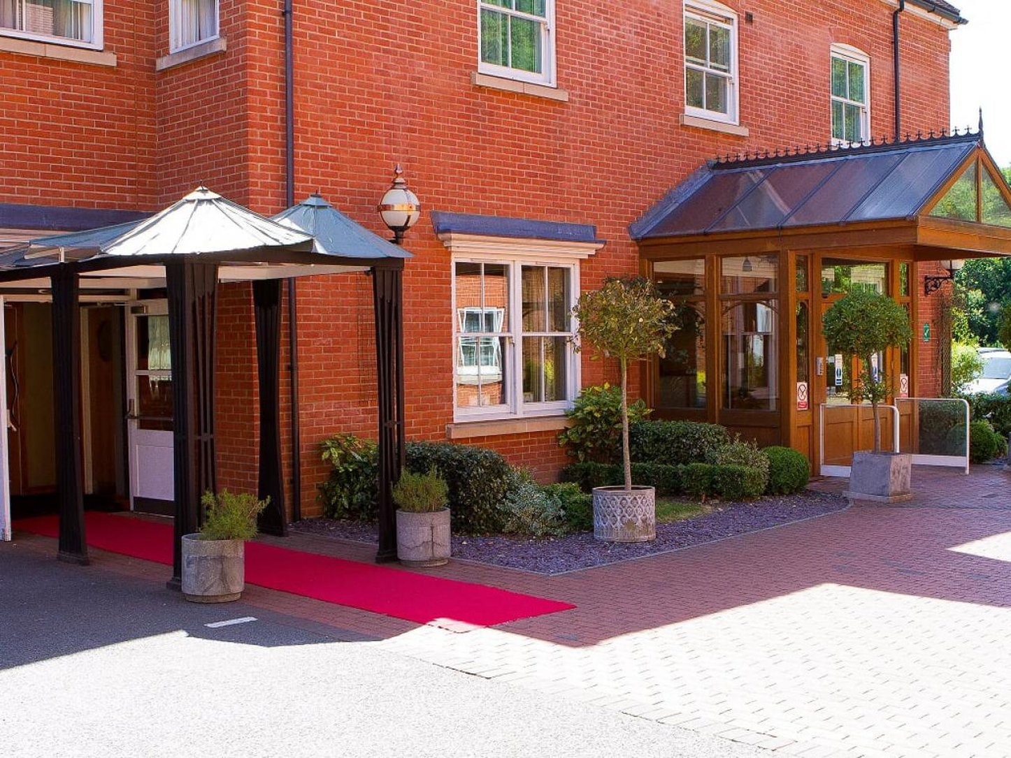 Pinewood Hotel 3/65
