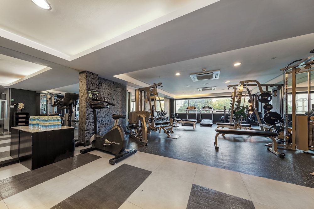 Golden Tulip Mandison Suites 41/59