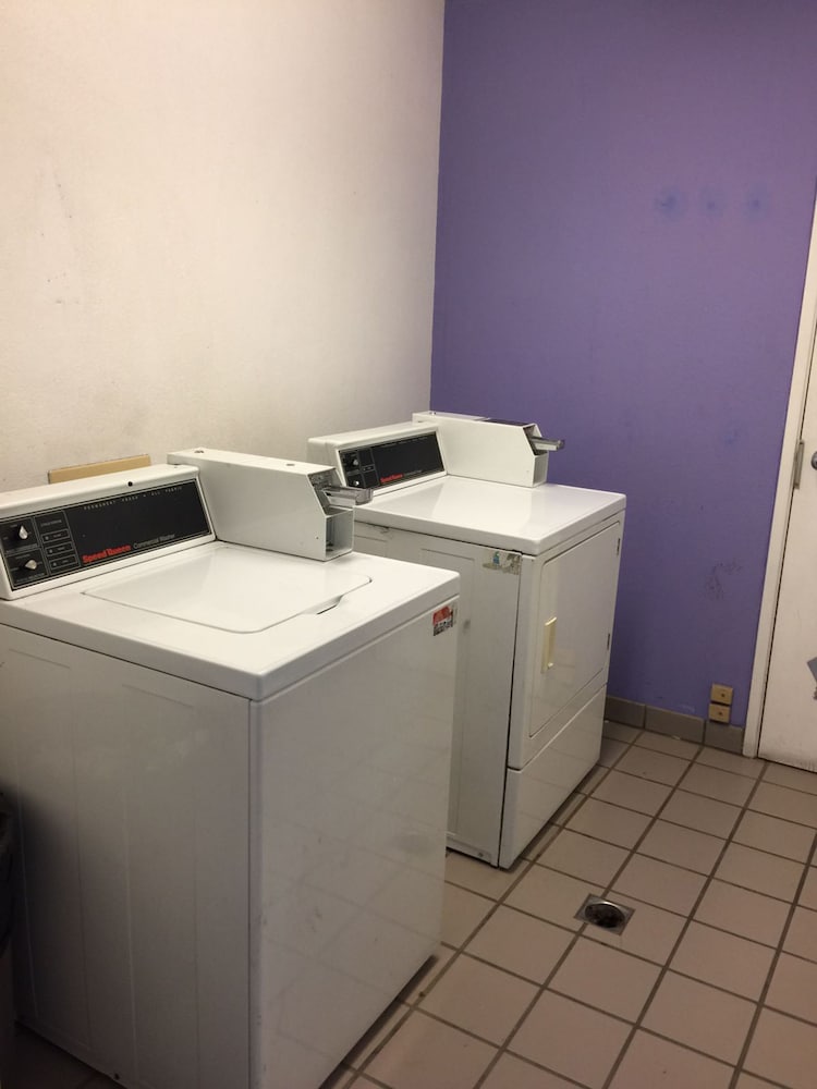 Budget Inn and Suites Stockton 16/55
