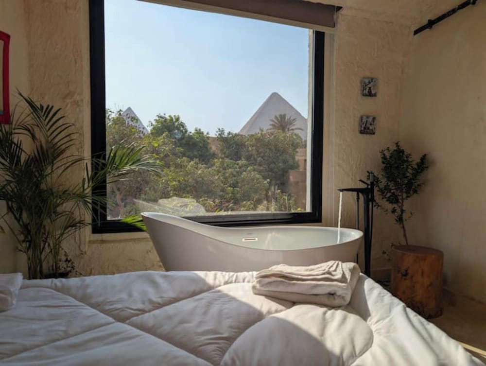 غرفة بسرير مزدوج بإطلالة على الجبل، 3 Pyramids View Inn 2/4