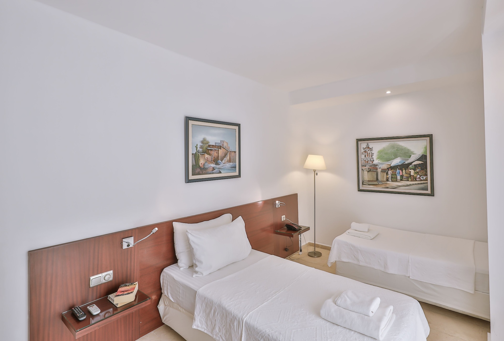 ROOM, TWIN BEDS, PARTIAL SEA VIEW