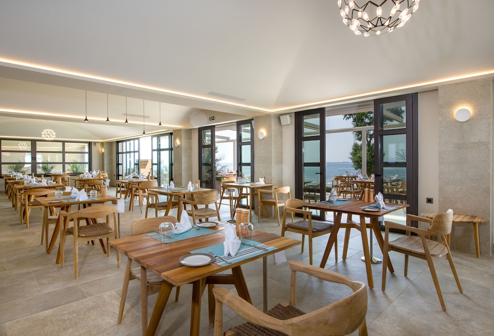 AMIRA Luxury Resort and Spa - Adults Only 25/50