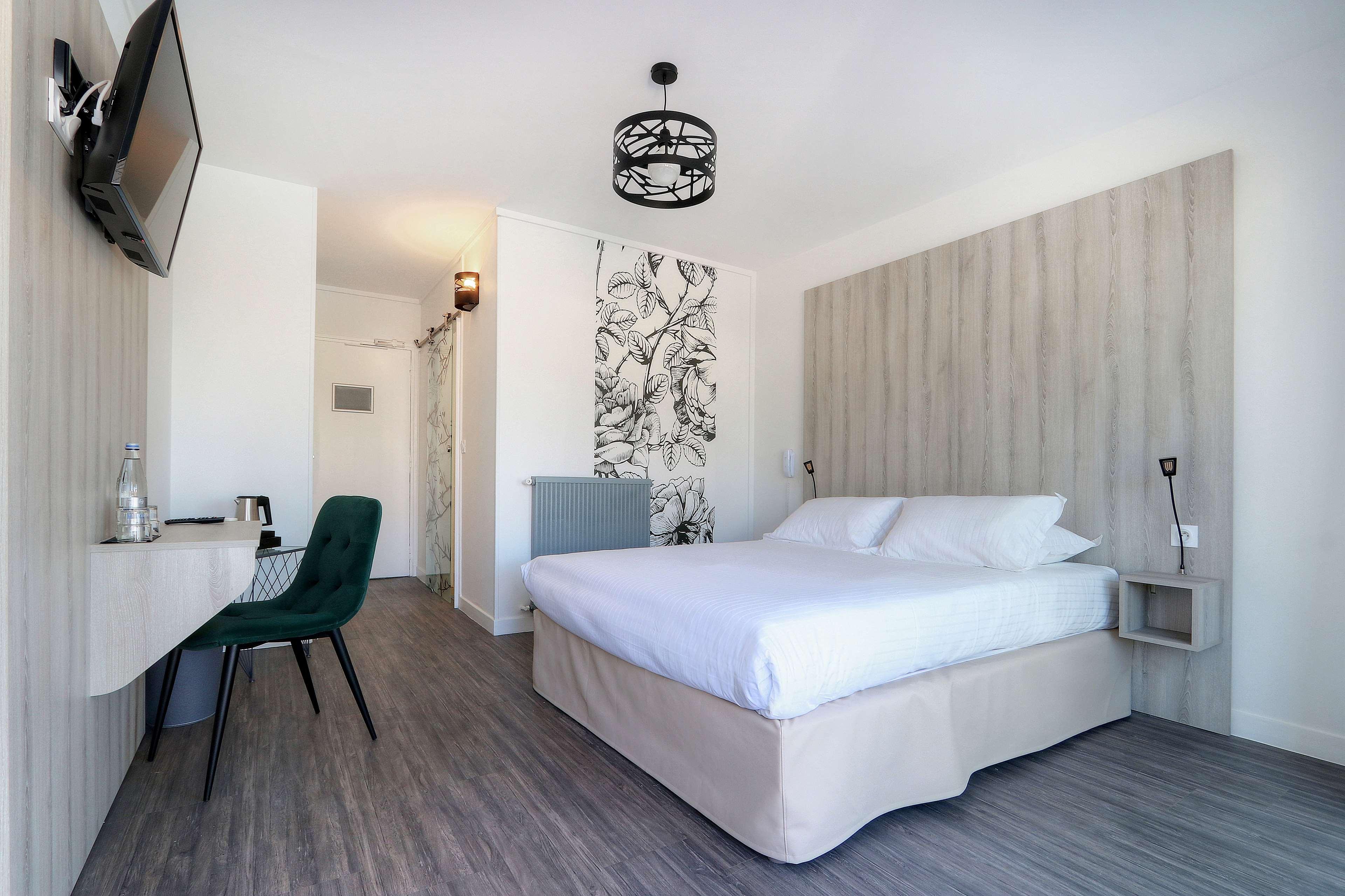Superior, Queen Bed