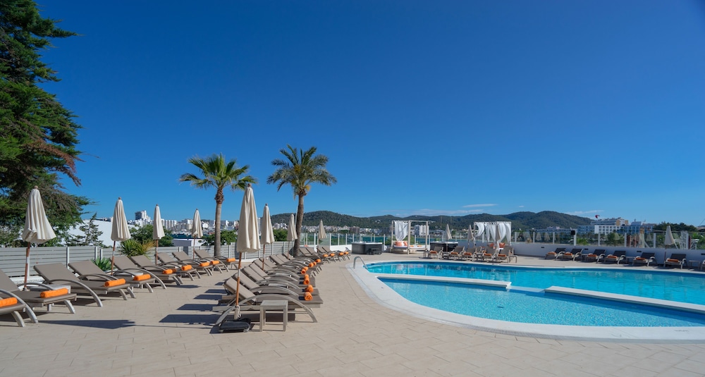 THB Ocean Beach - Adults Only 45/50