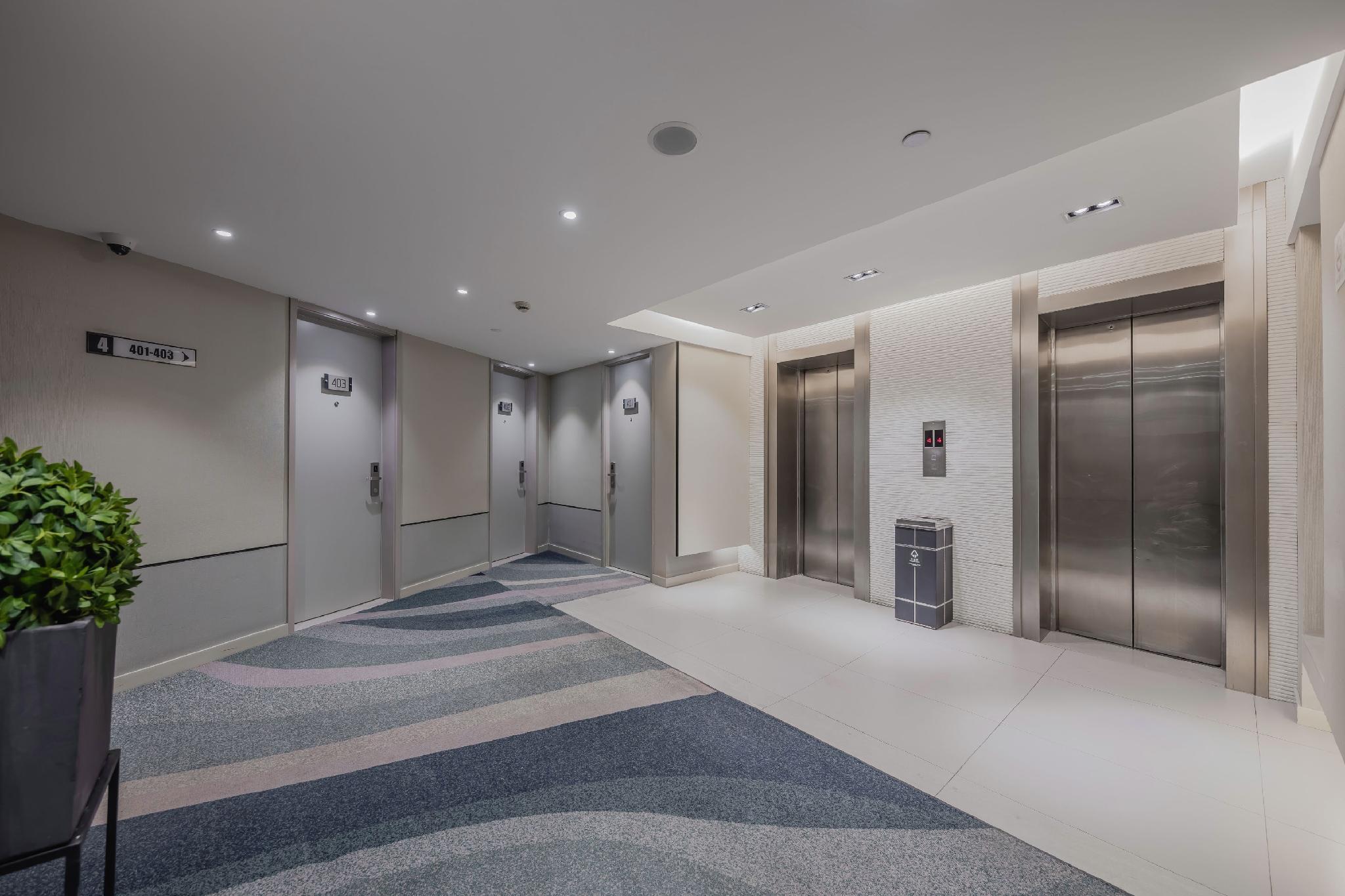 Home Inn Selected (South Square of Shanghai Railway Station) 31/63