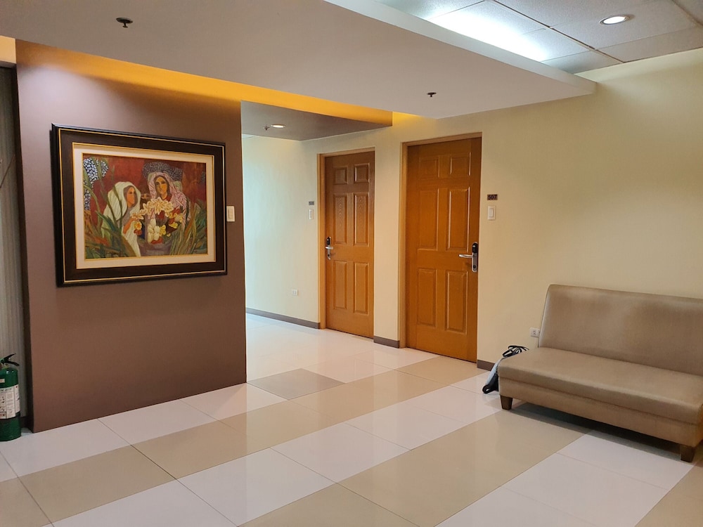Festive Hotel Makati 8/60