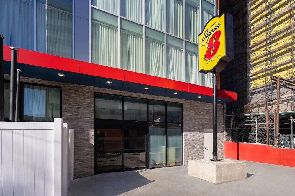 Super 8 by Wyndham Bronx Near Stadium 3/40