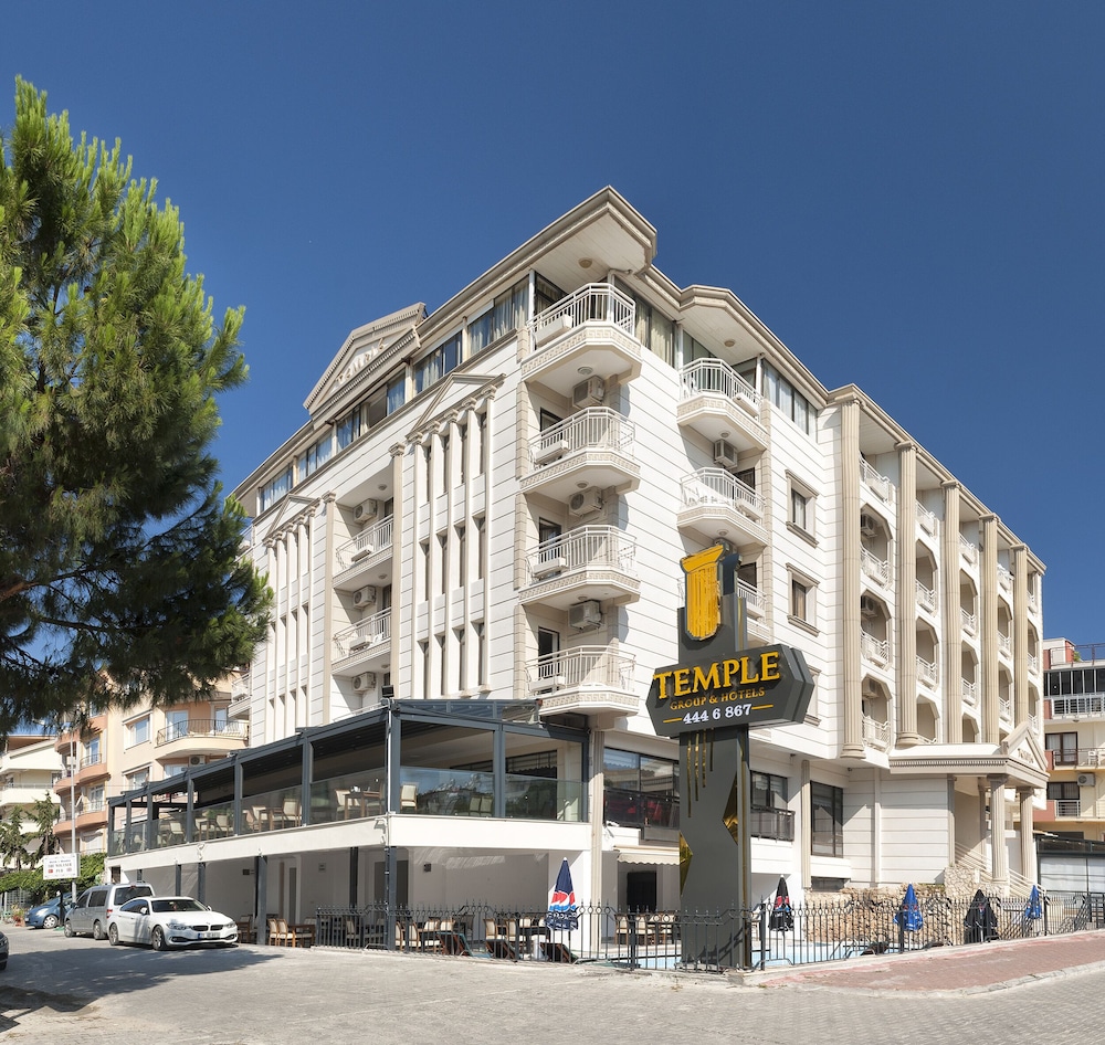 Temple Hotel 38/40