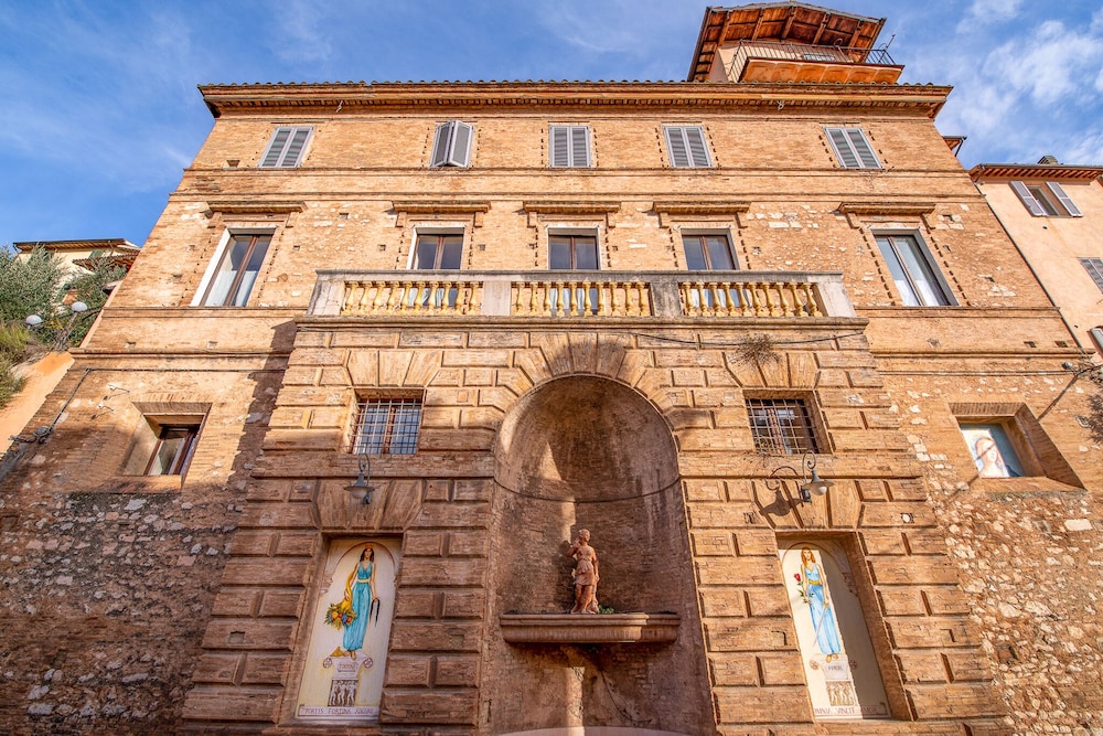 HOTEL TREVI 1/26