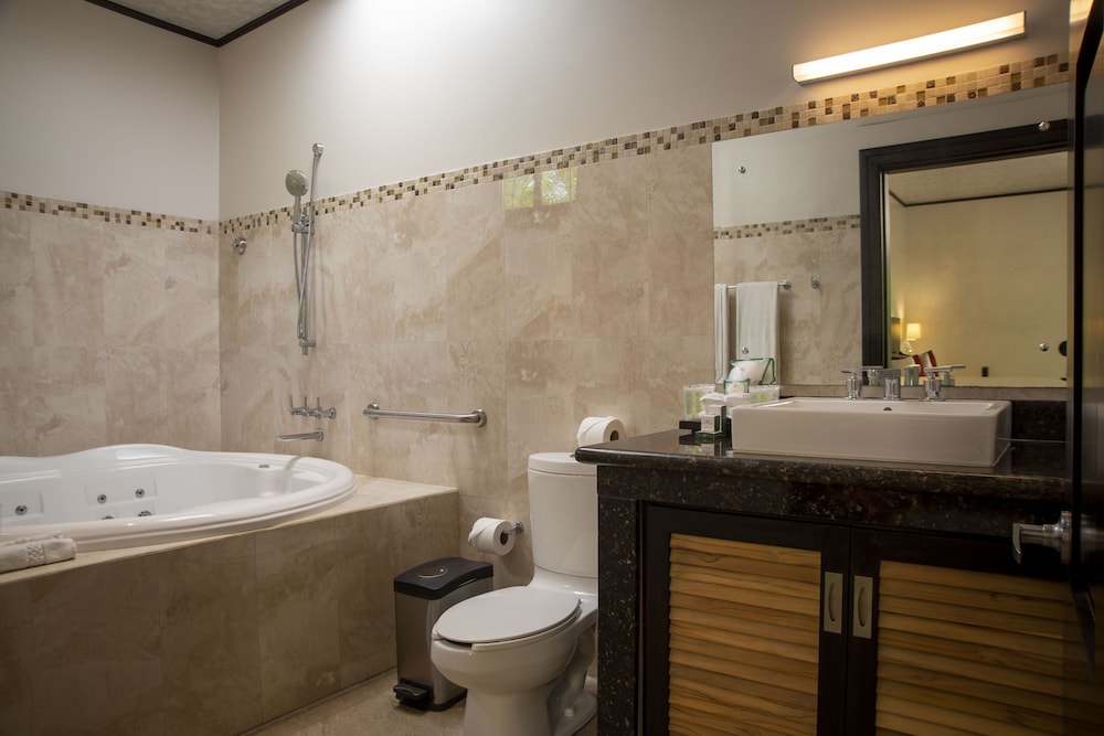 Premium, King Bed, Arenal Manoa And Hot Springs 6/7