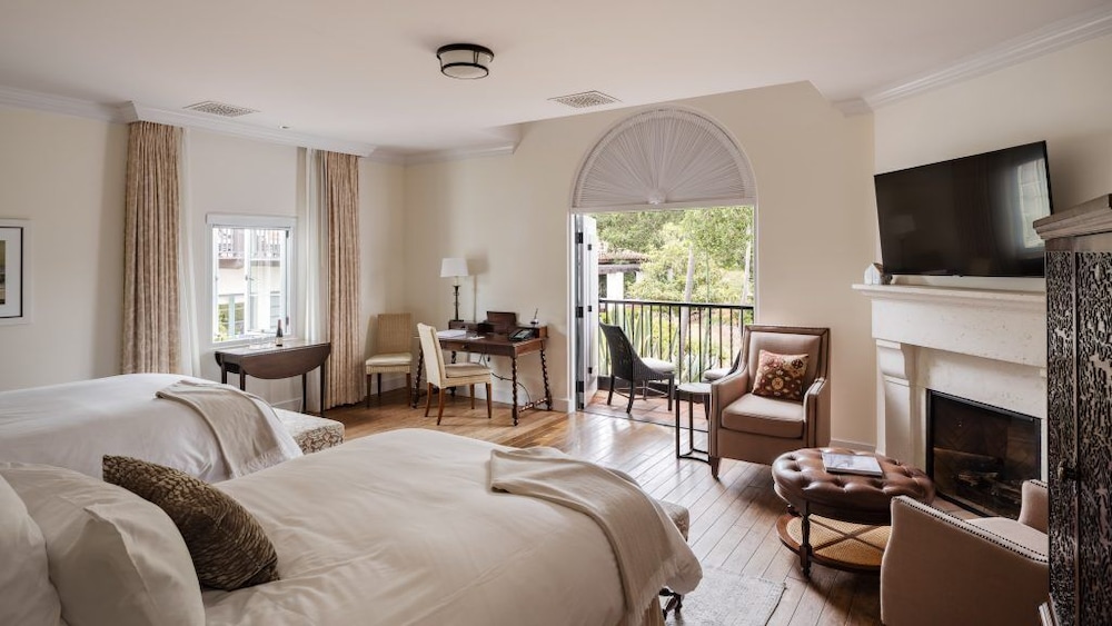 DELUXE, DOUBLE BED