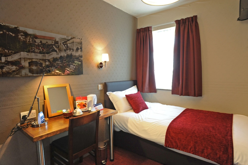 Spy Glass & Kettle Hotel 18/41