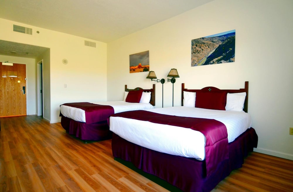 Ohkay Casino Resort Hotel 24/62