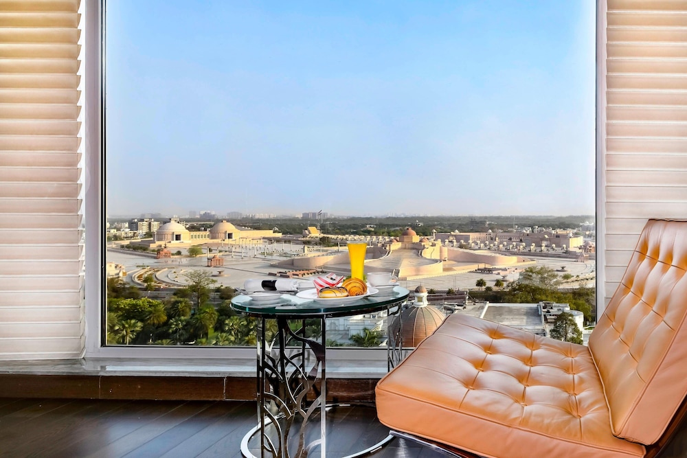 Renaissance Lucknow Hotel 57/65