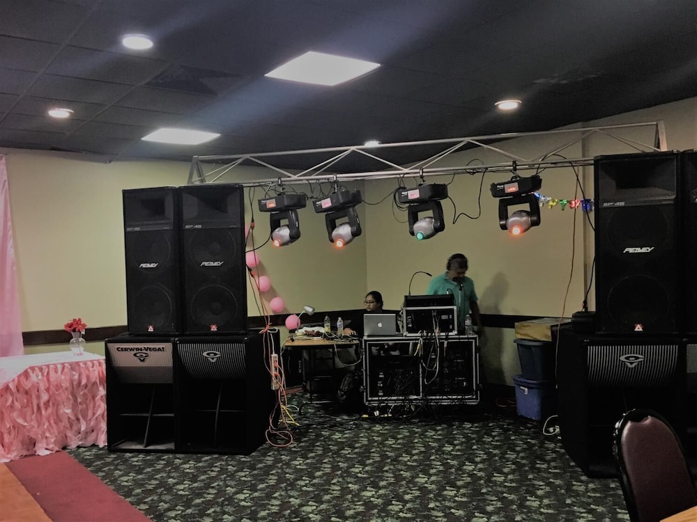 River Valley Inn and Suites 36/42