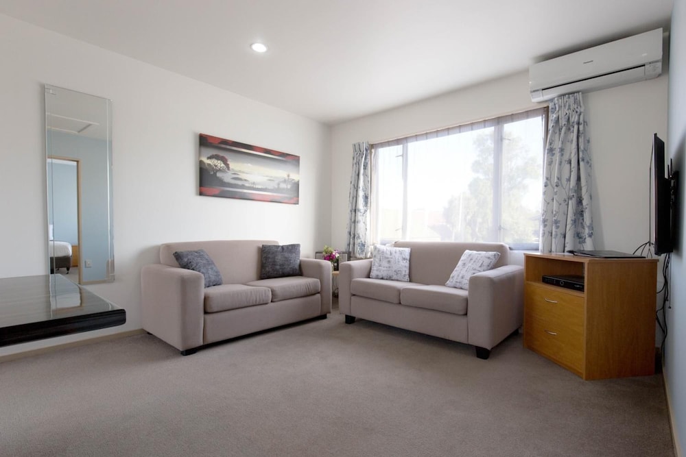 Riccarton Motor Lodge 35/48