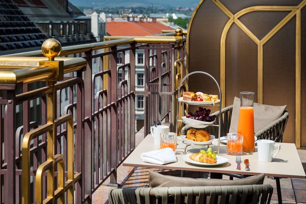 Hilton Vienna Plaza 73/83
