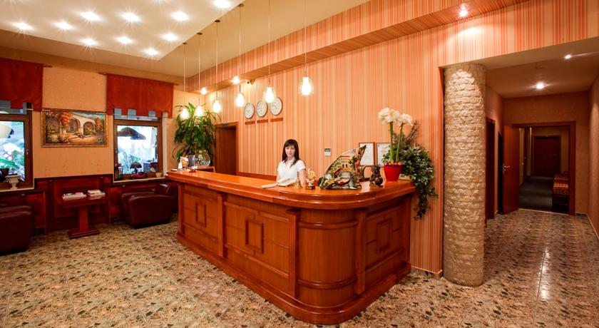 LUNA HOTEL 2/22