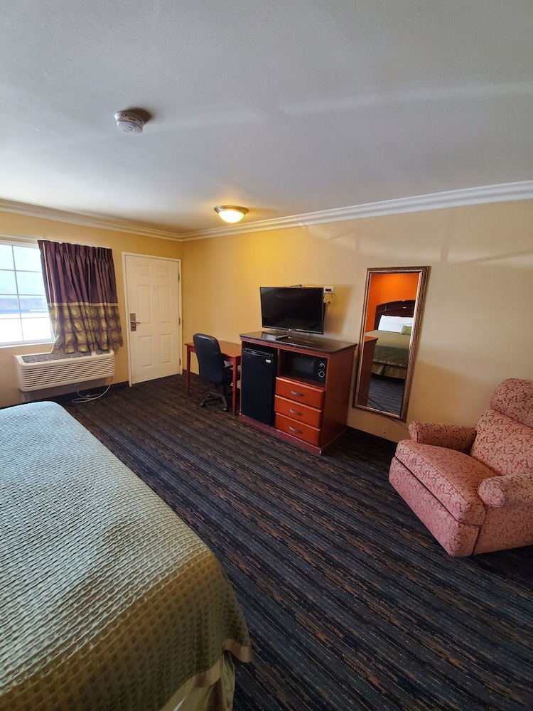 Delmonico Motel 6/11