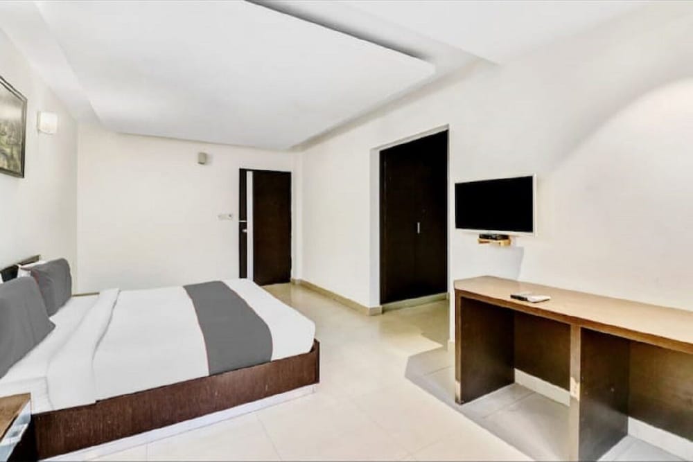 Airport Hotel Golden Jindal 8/26