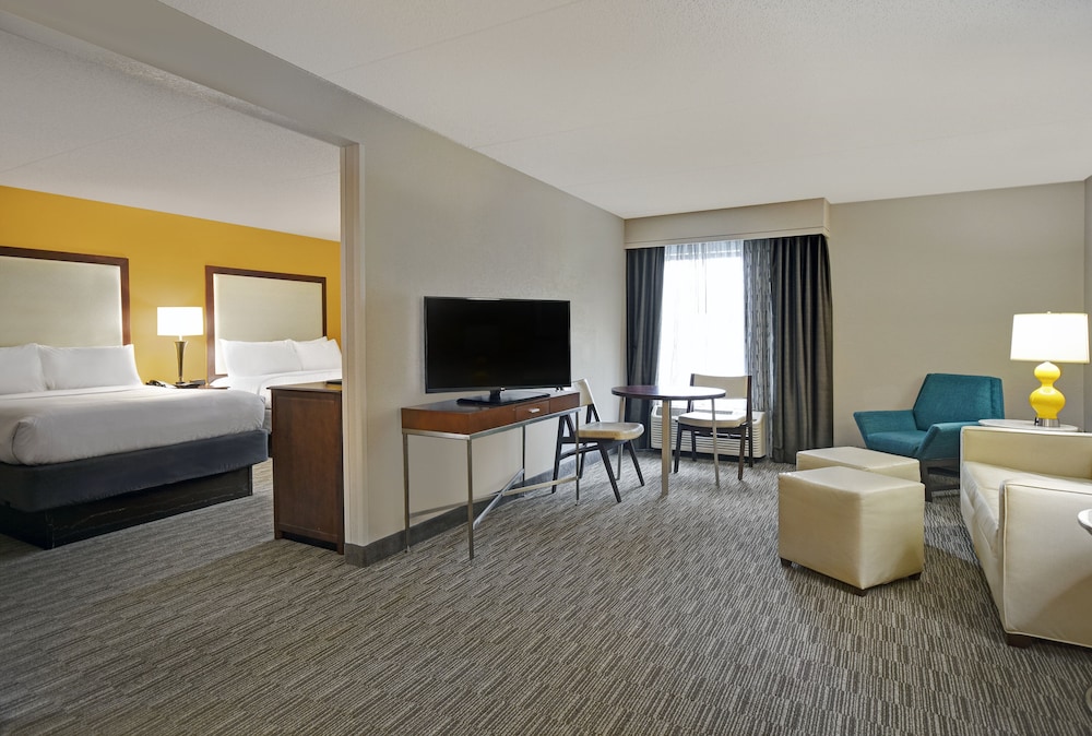 Holiday Inn Express and Suites Cincinnati Riverfront, an IHG Hotel 26/64