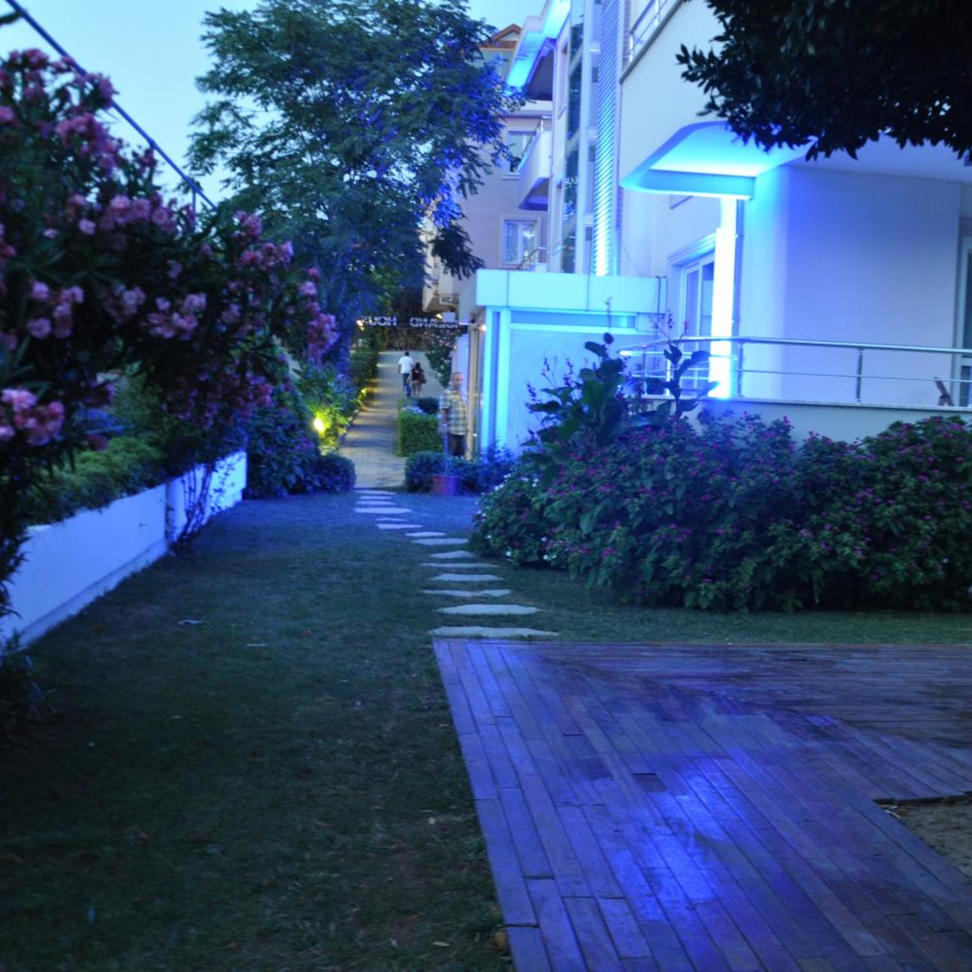 Island Hotel 41/43