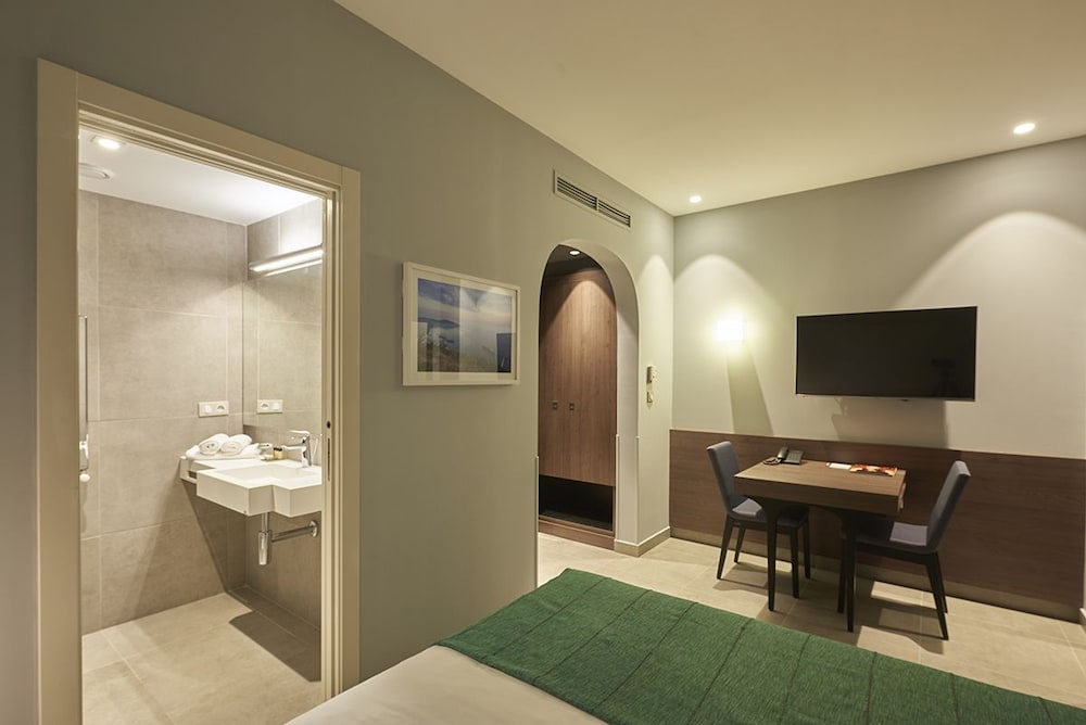 M Suite Hotel 36/50