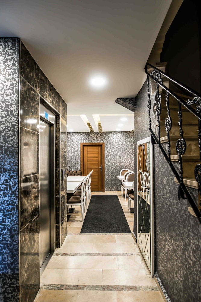 Lazz City Hotel 33/44