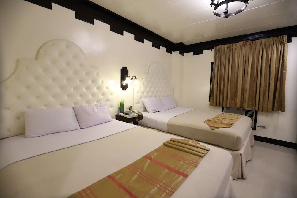 Camelot Hotel Quezon City powered by Cocotel 25/75