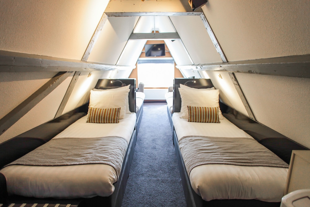 Room, Quadruple, 4 Beds, Attic